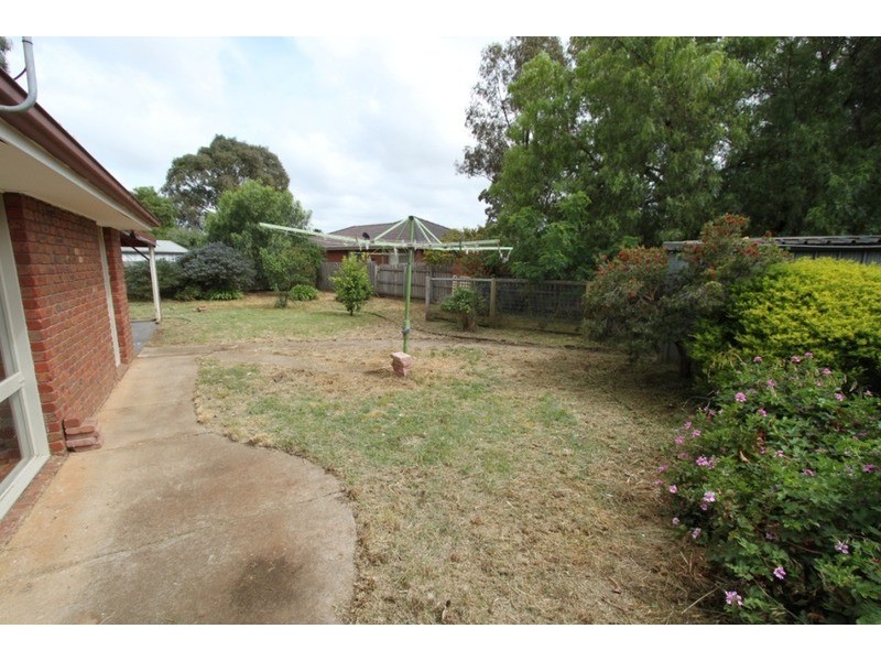 6 Cresmont Drive, Melton South VIC 3338