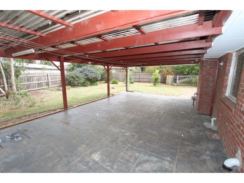 6 Cresmont Drive, Melton South VIC 3338