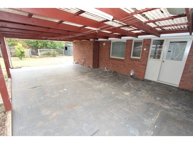 6 Cresmont Drive, Melton South VIC 3338