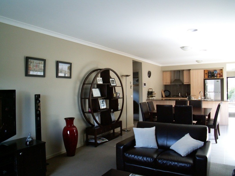 33 Peter Pan Crescent, Melton VIC 3337