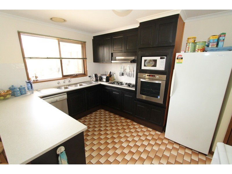 1 Leggatt Street, Melton South VIC 3338