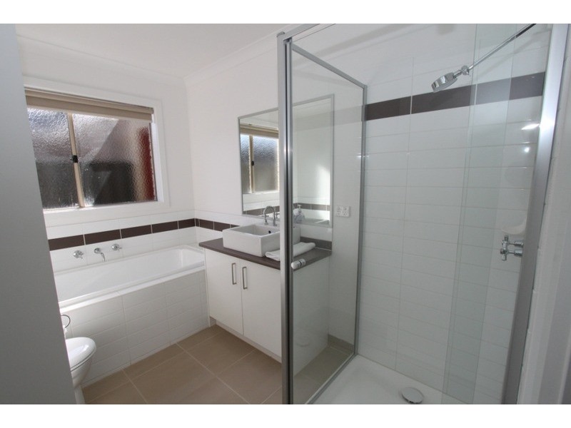 39 Lakewood Boulevard, Melton VIC 3337