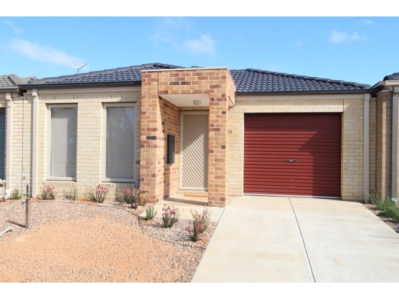 39 Lakewood Boulevard, Melton VIC 3337