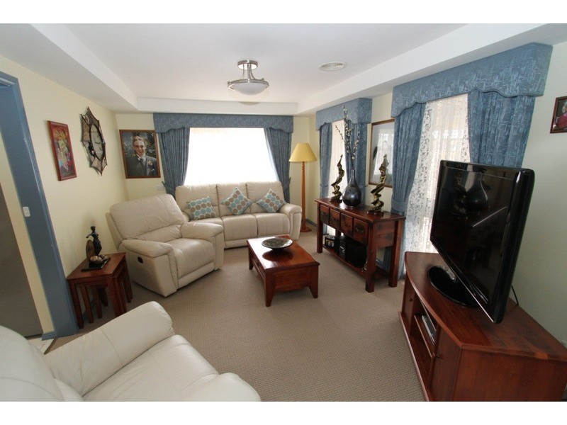 81 Hume Avenue, Melton VIC 3337