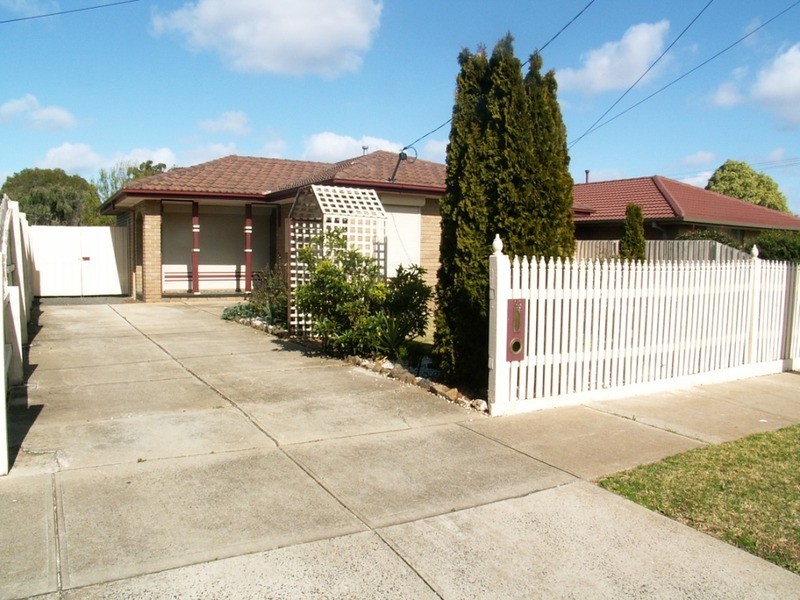 35 Blackwood Drive, Melton South VIC 3338