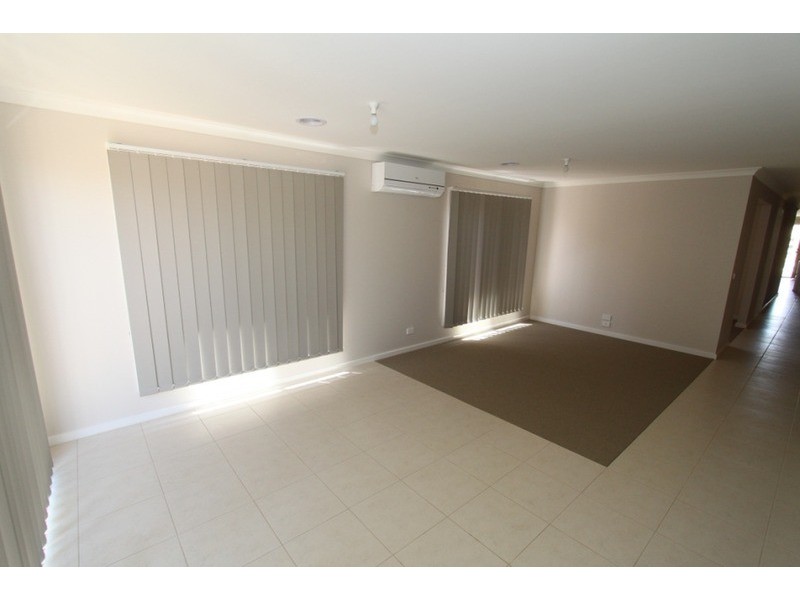 2 Cherry Close, Melton West VIC 3337