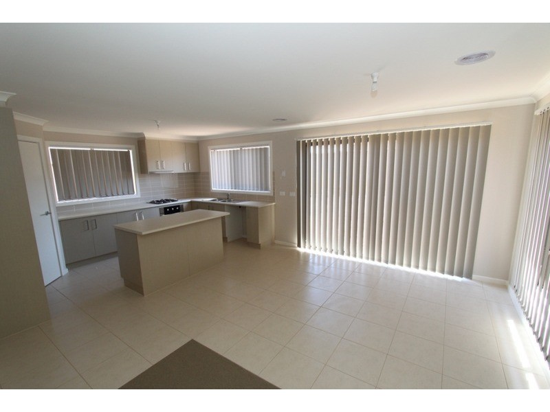 2 Cherry Close, Melton West VIC 3337