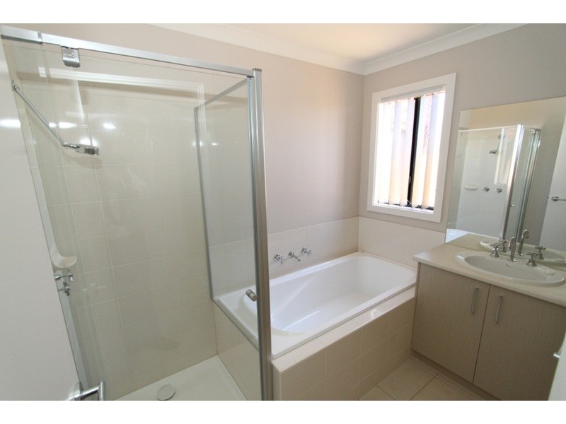 2 Cherry Close, Melton West VIC 3337