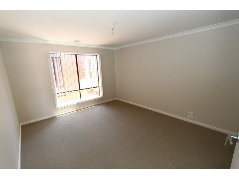 2 Cherry Close, Melton West VIC 3337