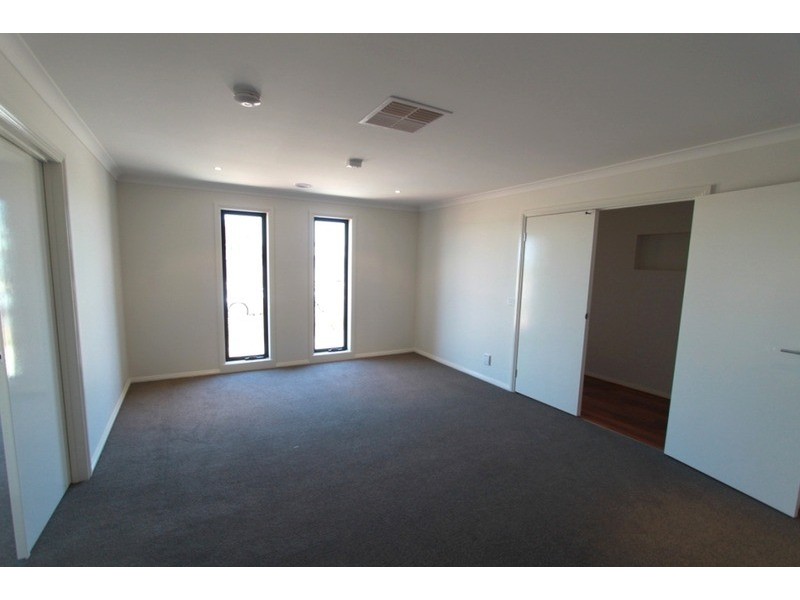 95 Arnolds Creek Boulevard, Melton West VIC 3337