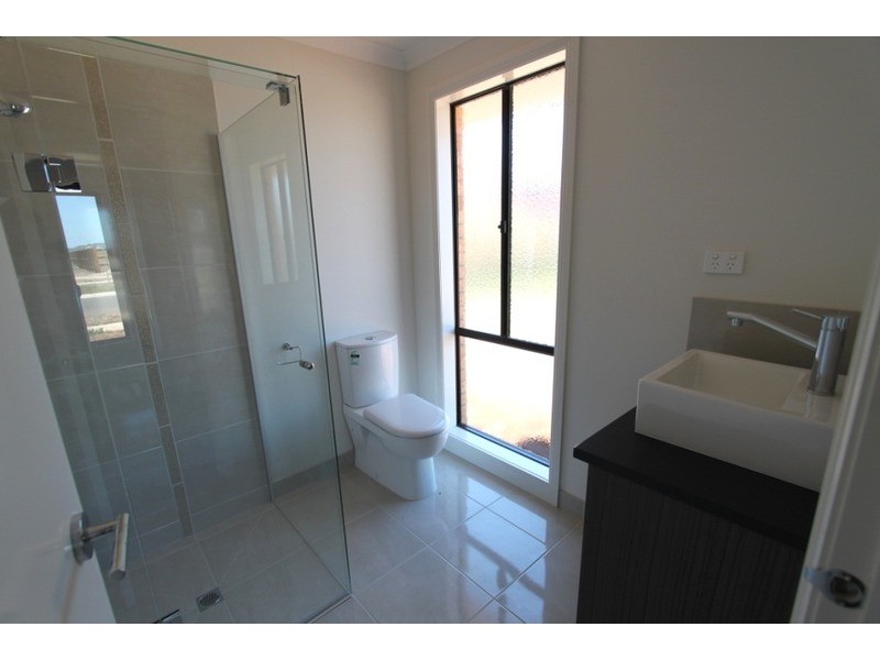 95 Arnolds Creek Boulevard, Melton West VIC 3337