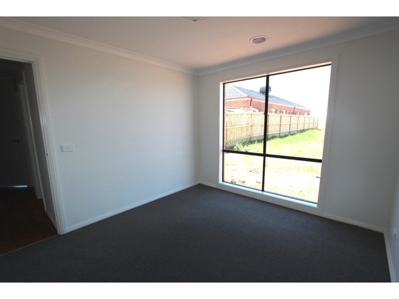 95 Arnolds Creek Boulevard, Melton West VIC 3337