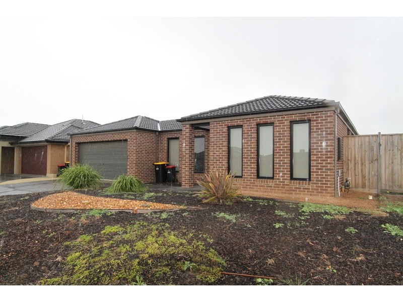 2 Wakefield Road, Taylors Hill VIC 3037