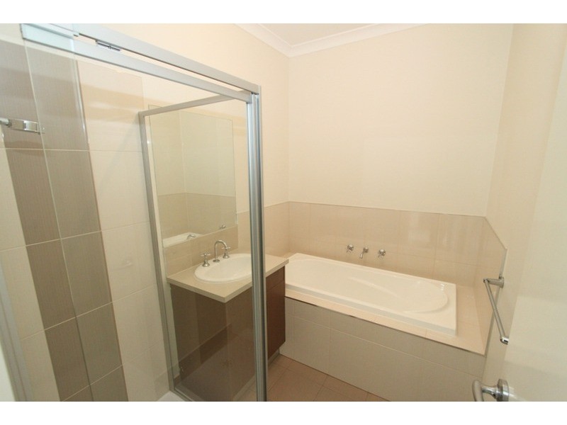 3/7 Fishburn Grove, Melton West VIC 3337