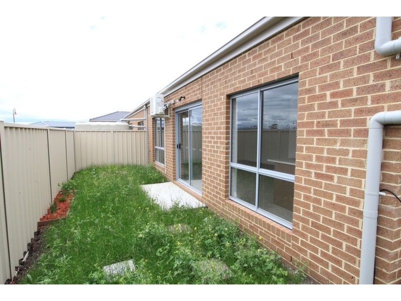 3/7 Fishburn Grove, Melton West VIC 3337