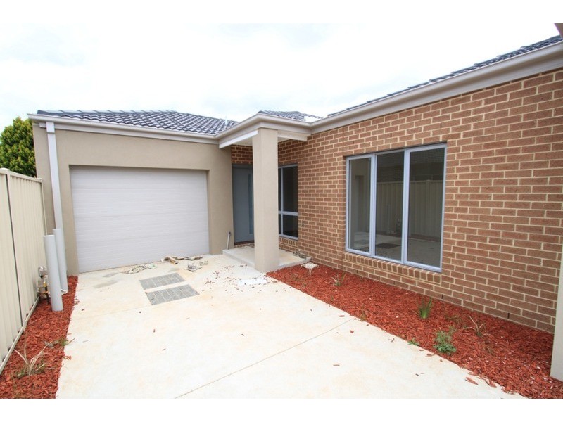 3/7 Fishburn Grove, Melton West VIC 3337