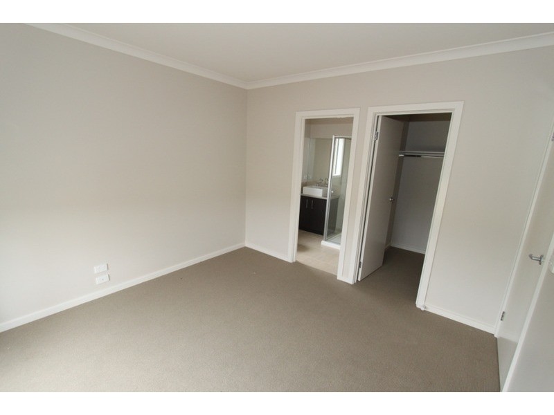 1/21 Fishburn Grove, Melton West VIC 3337