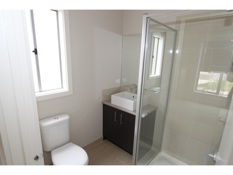 1/21 Fishburn Grove, Melton West VIC 3337