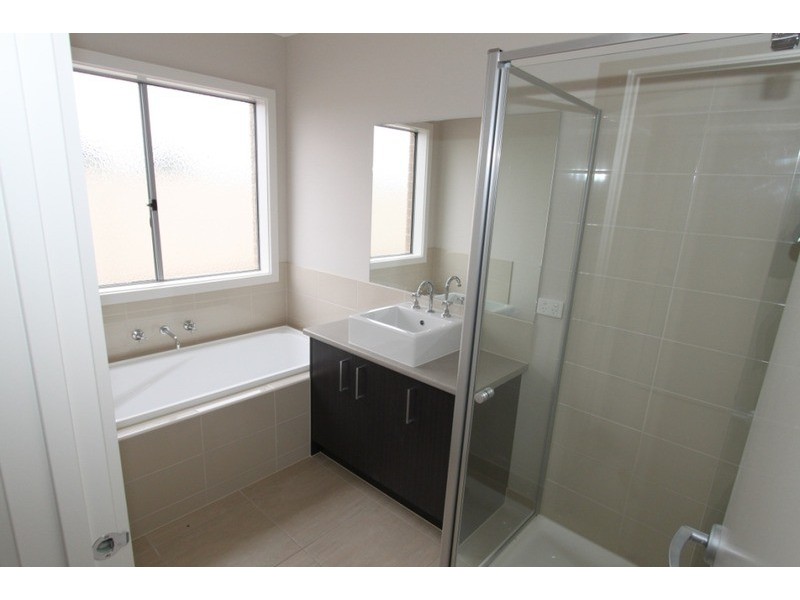 1/21 Fishburn Grove, Melton West VIC 3337