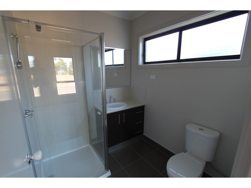 4/21-29 Lakewood Boulevard, Melton VIC 3337