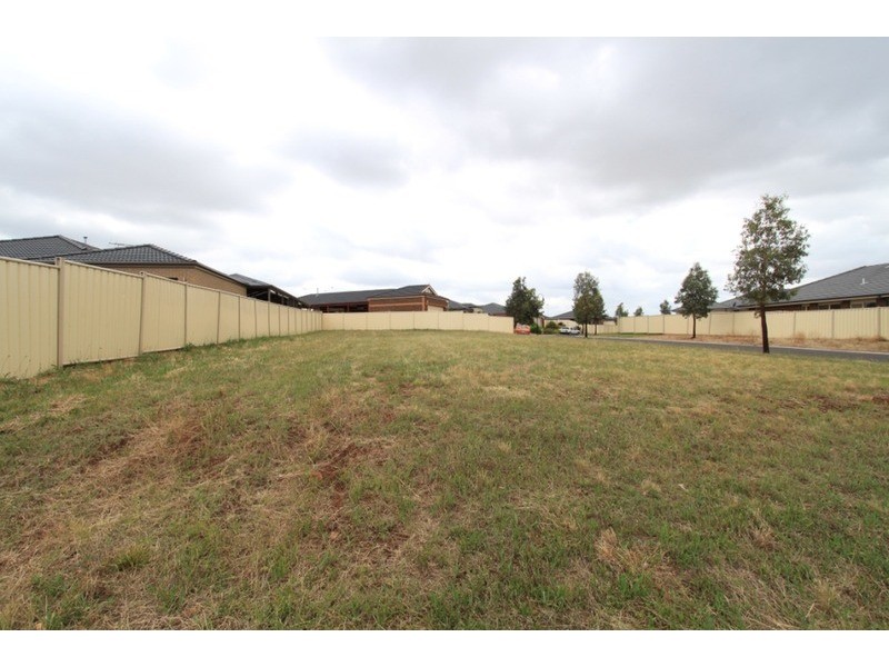 9 Micasa Place, Melton West VIC 3337