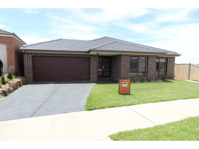 10 Daisy Circuit, Melton West VIC 3337