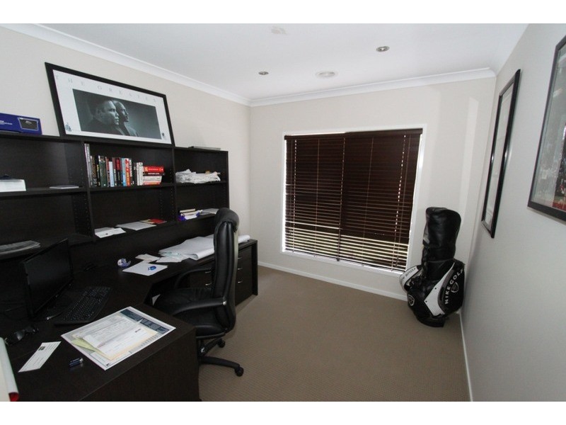 10 Daisy Circuit, Melton West VIC 3337