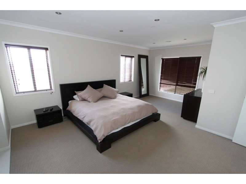 10 Daisy Circuit, Melton West VIC 3337