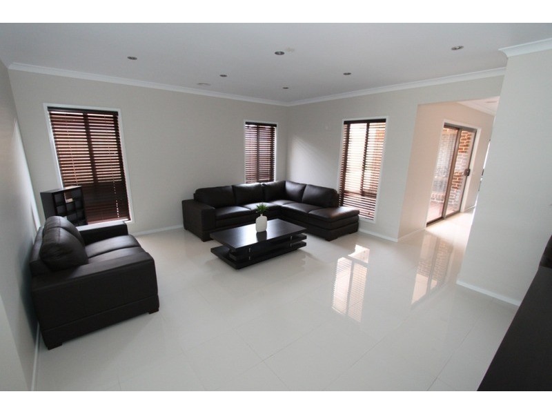 10 Daisy Circuit, Melton West VIC 3337