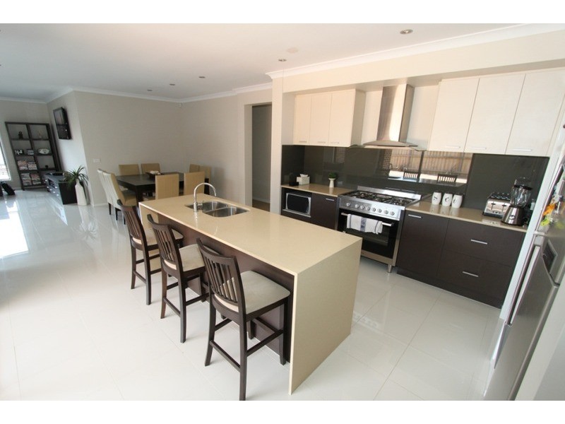 10 Daisy Circuit, Melton West VIC 3337