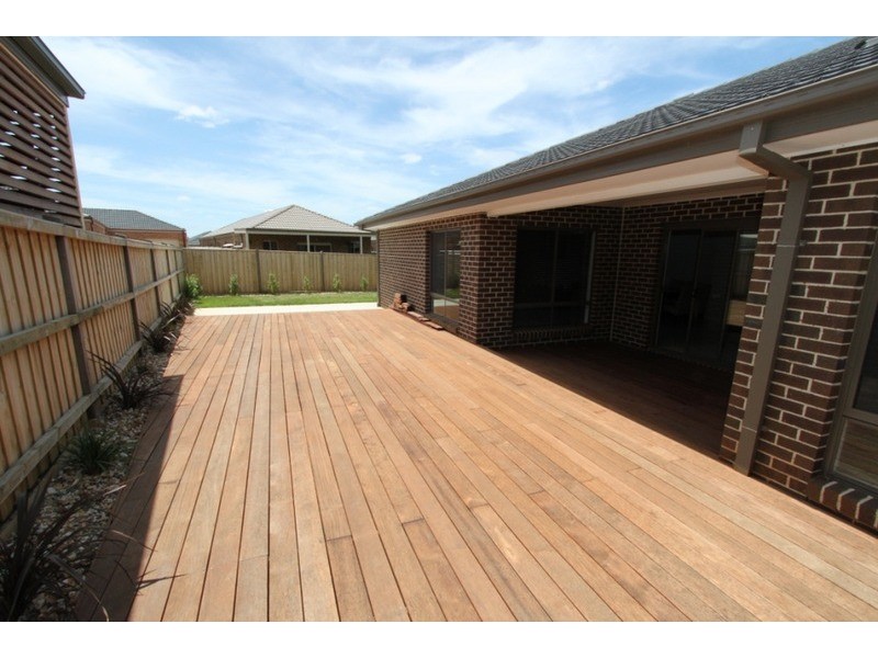 10 Daisy Circuit, Melton West VIC 3337