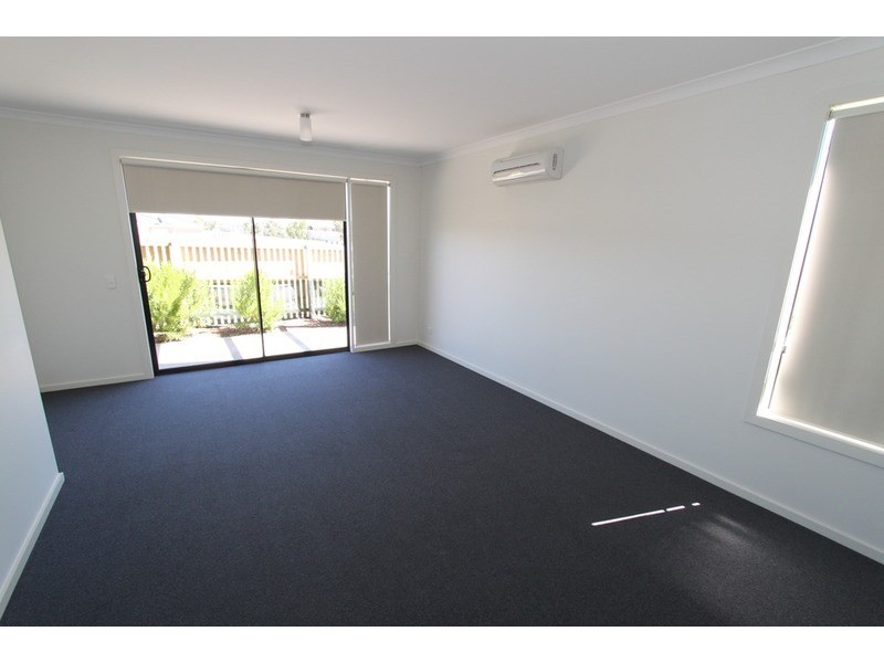 5/9 Petrea  Place, Melton West VIC 3337