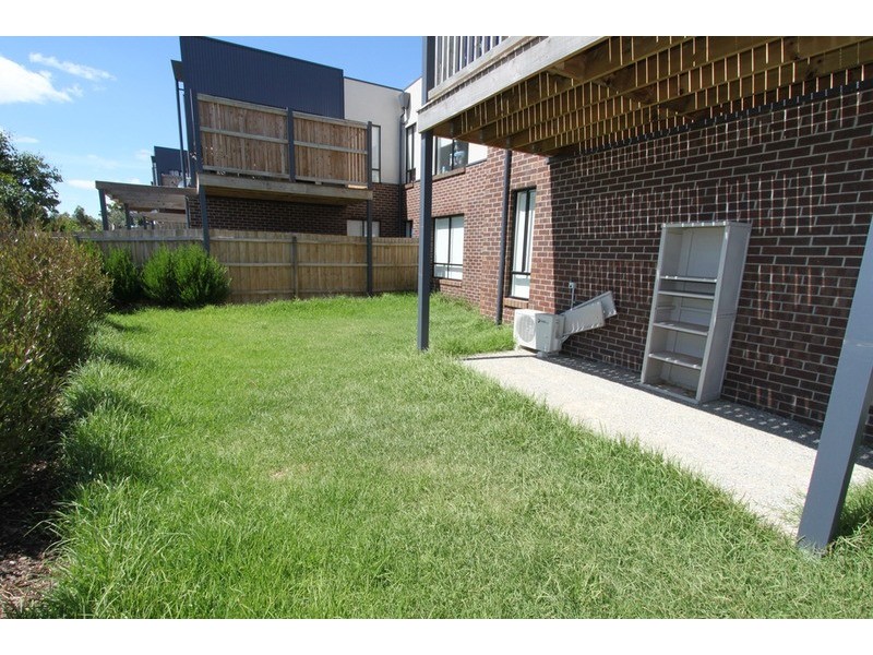 5/9 Petrea  Place, Melton West VIC 3337