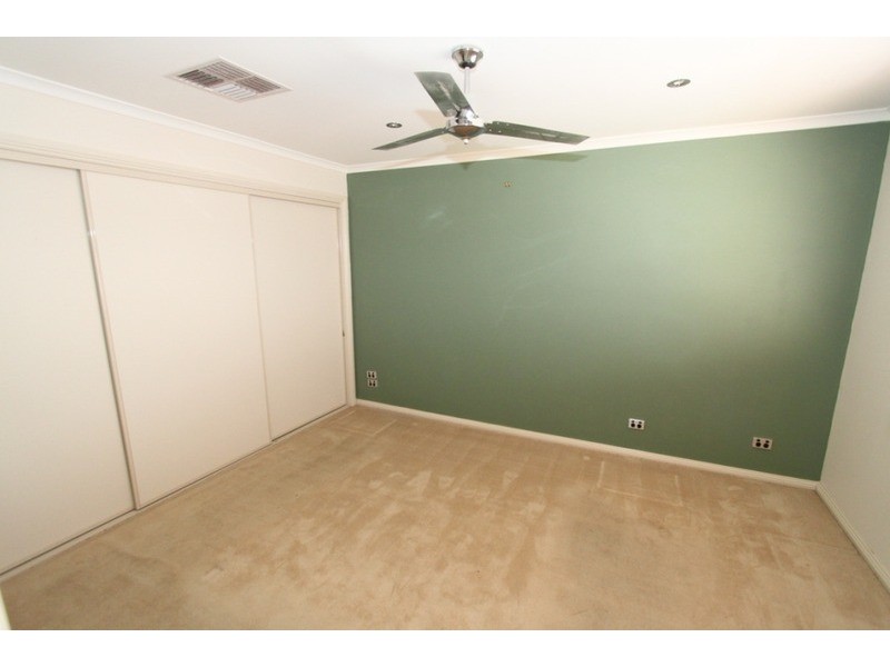 2/18-20 Henry Street, Melton VIC 3337