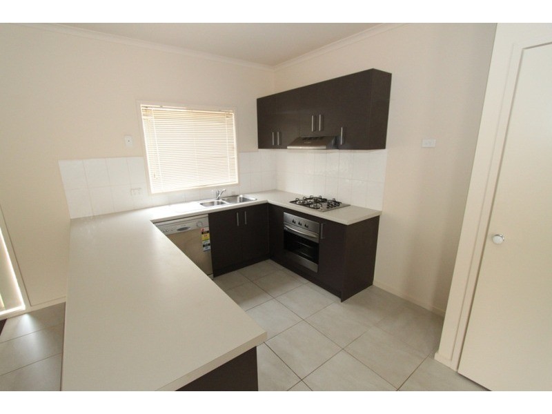 50/17 Crestmont Drive, Melton South VIC 3338