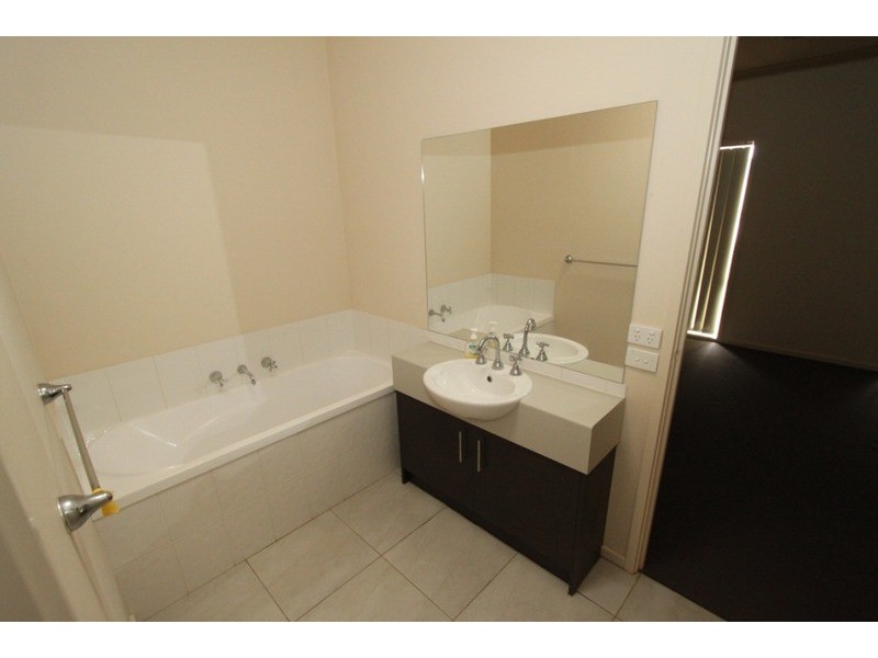 50/17 Crestmont Drive, Melton South VIC 3338