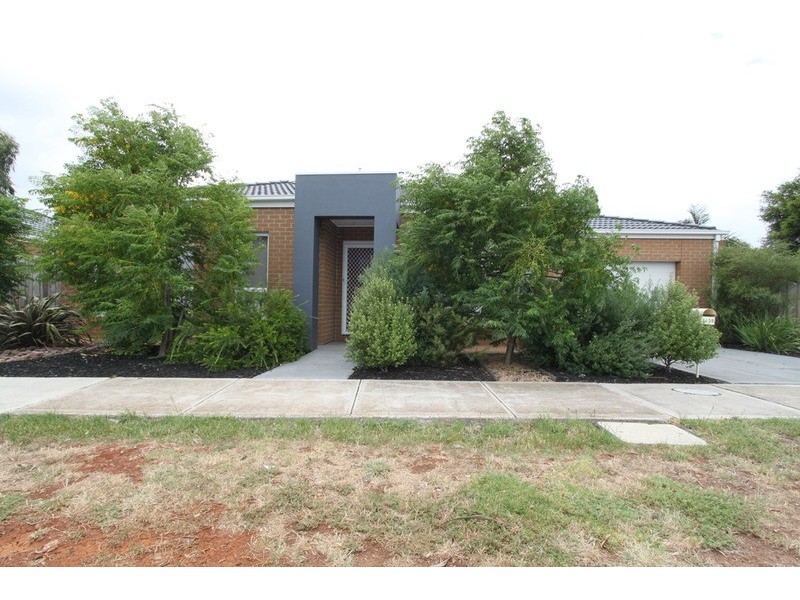 2/38 Galilee Boulevard, Melton West VIC 3337