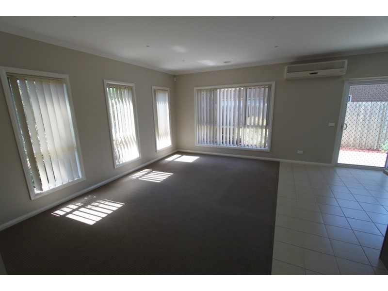 2/38 Galilee Boulevard, Melton West VIC 3337