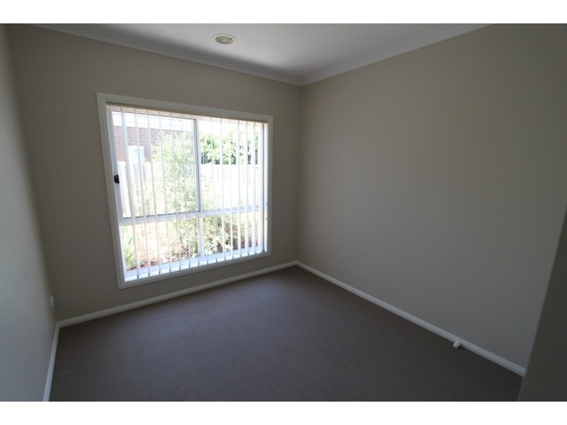 2/38 Galilee Boulevard, Melton West VIC 3337