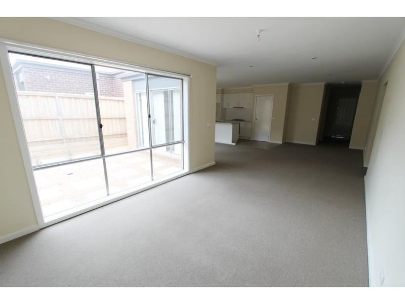 2 Kate Avenue, Melton West VIC 3337