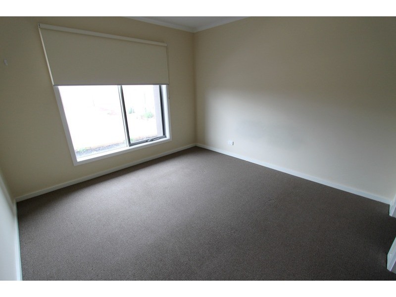 2 Kate Avenue, Melton West VIC 3337