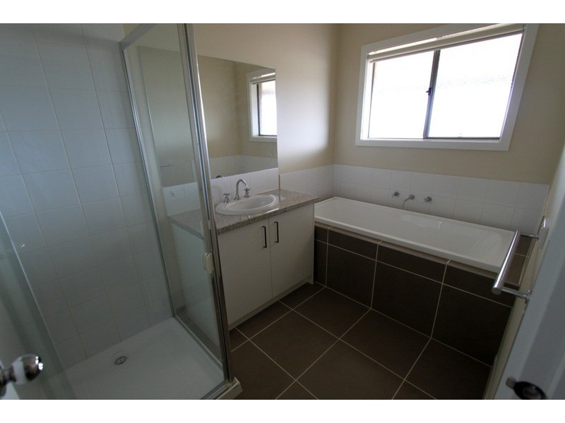 2 Kate Avenue, Melton West VIC 3337