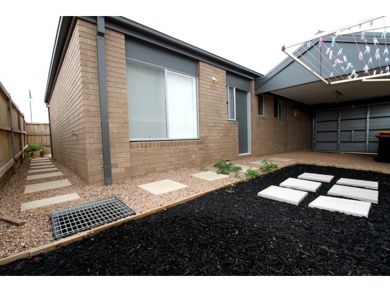 2 Kate Avenue, Melton West VIC 3337