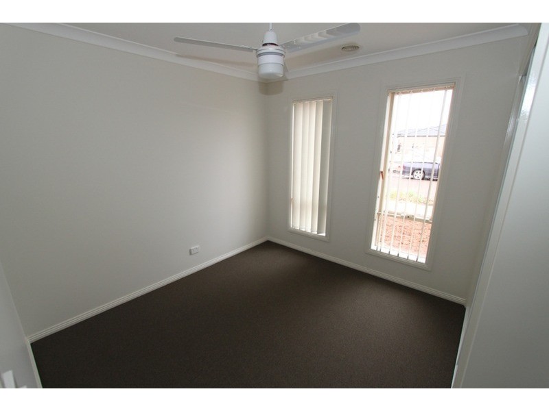 28 Barleygrass Crescent, Brookfield VIC 3338