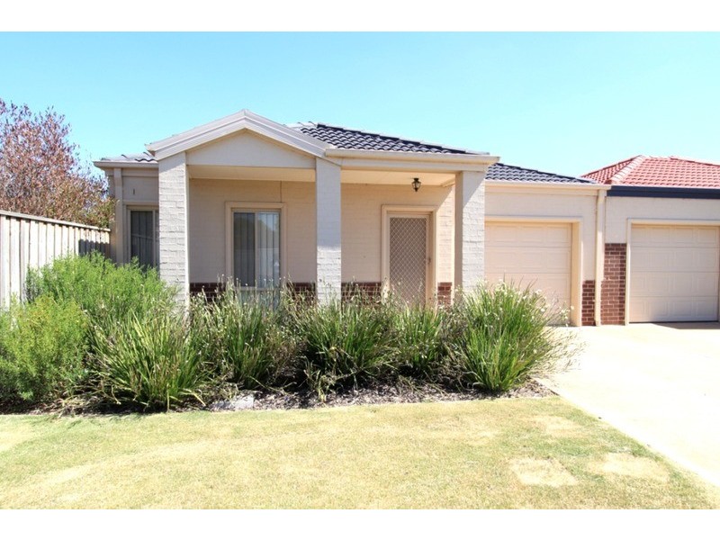 45/15 Crestmont Drive, Melton South VIC 3338