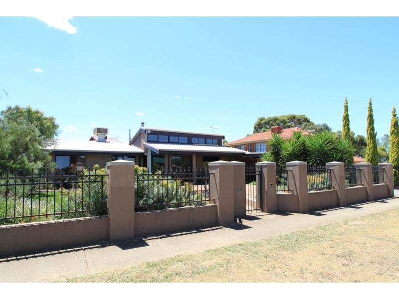 32 Blackdog Drive, Brookfield VIC 3338