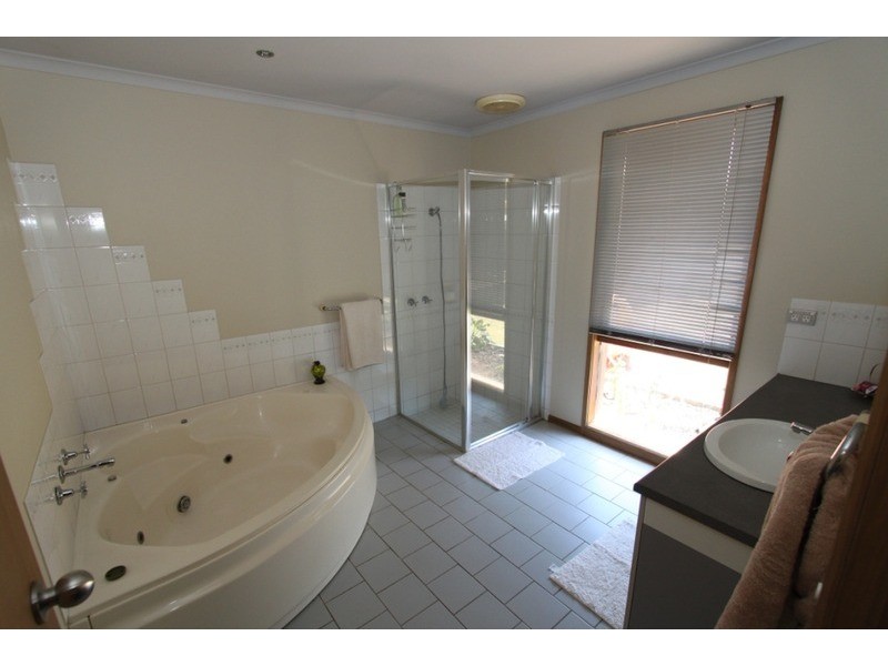 32 Blackdog Drive, Brookfield VIC 3338