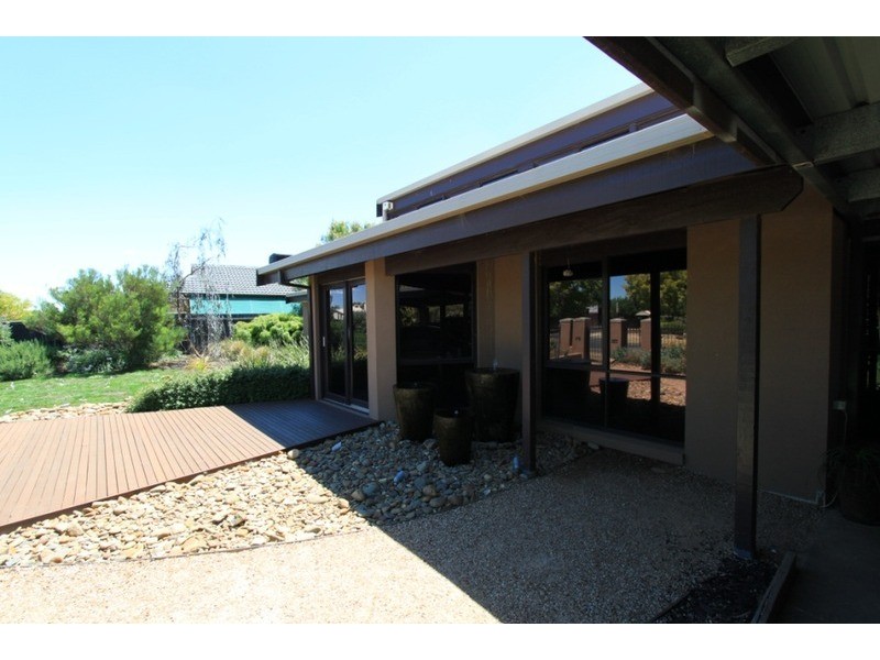 32 Blackdog Drive, Brookfield VIC 3338