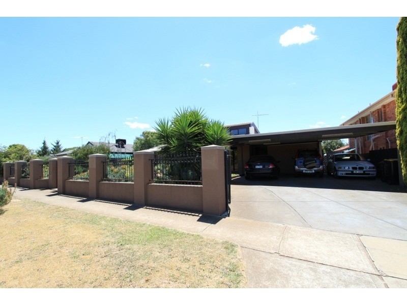 32 Blackdog Drive, Brookfield VIC 3338