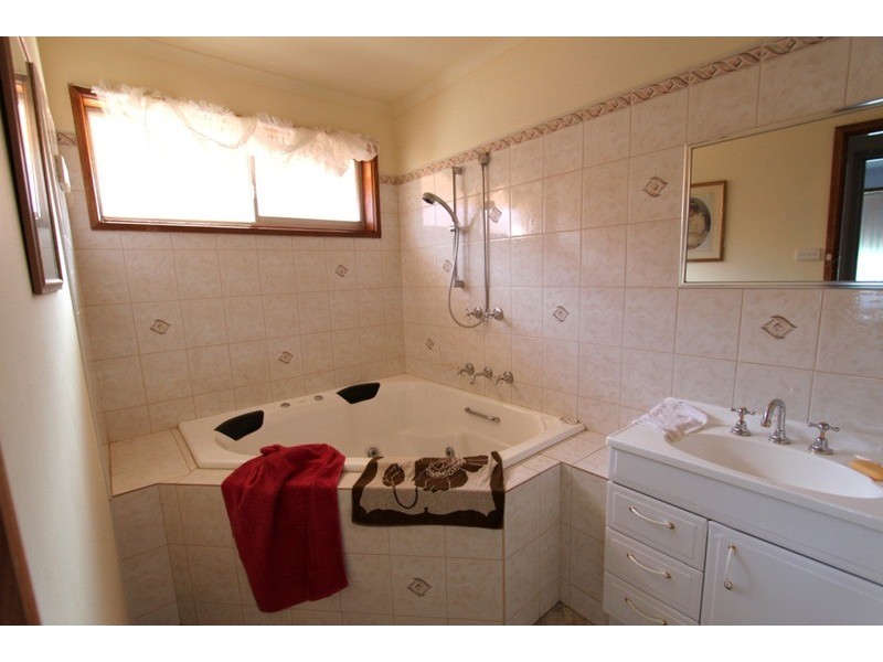 10 Hudson Place, Melton VIC 3337